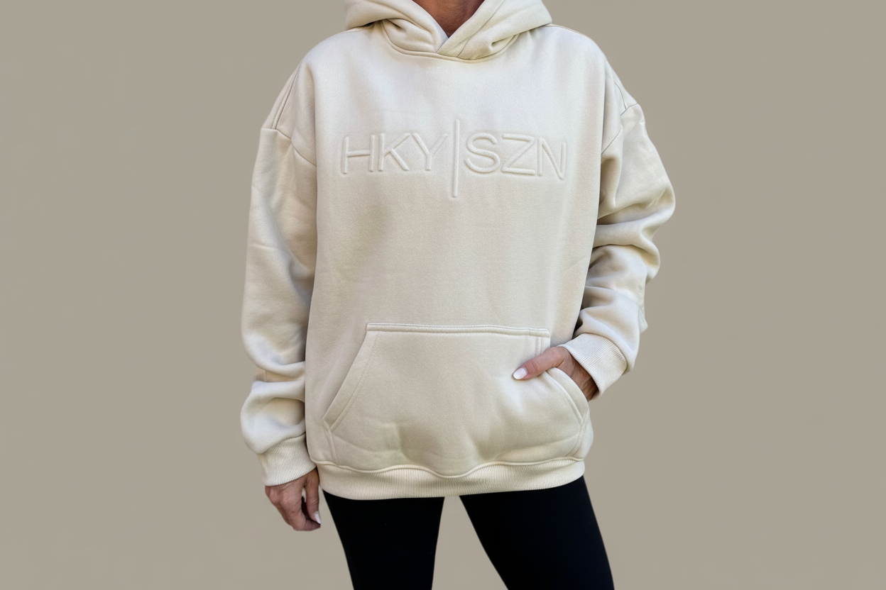 HKY SZN EMBOSSED HOODIE - Wrinkle-free